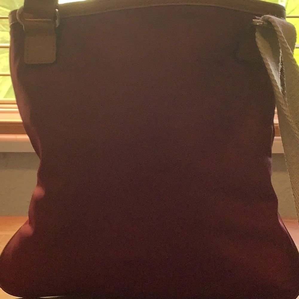 Elegant Burgundy Crossbody Bag - Picture 5 of 14